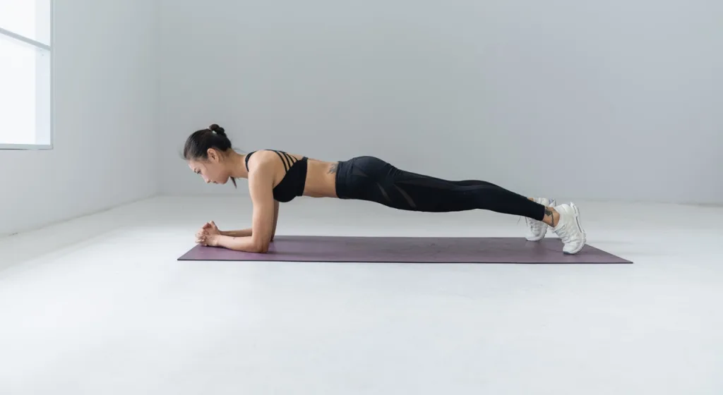Lộ trình an toàn để chuyển từ các tư thế cơ bản sang nâng cao là gì?