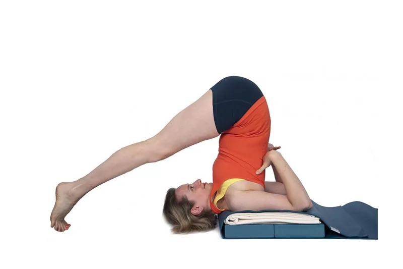 trong iyengar yoga các tư thế có thể được giữ lâu hơn