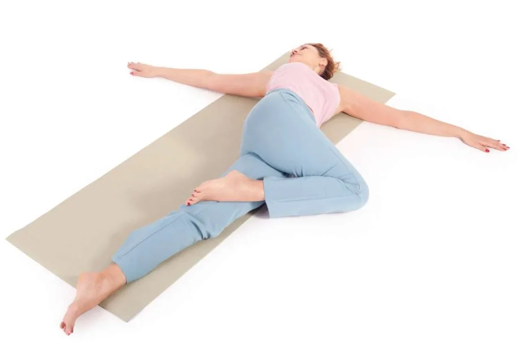 Vặn mình Nằm ngửa Nhẹ nhàng (Supta Matsyendrasana - Gentle)