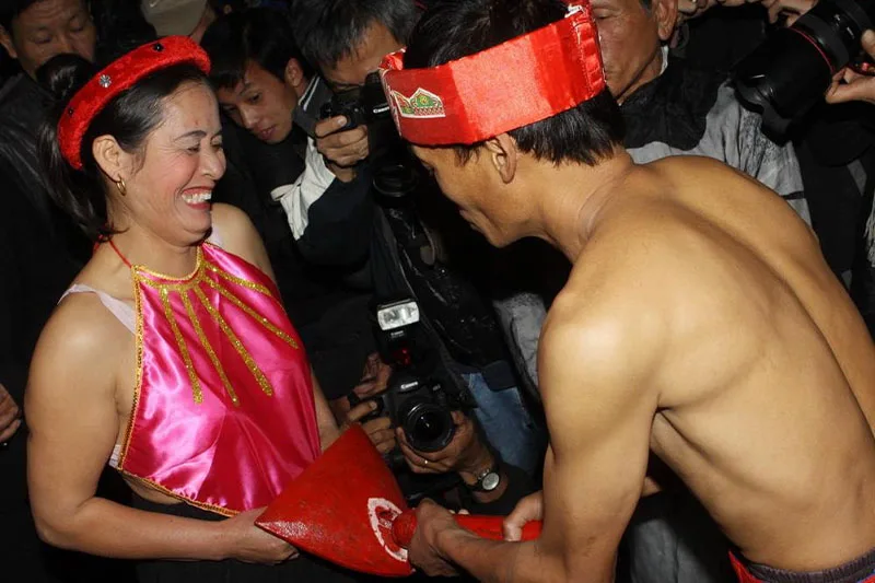 Liên hệ luân xa xương cùng và Văn hóa Việt: Tín ngưỡng phồn thực và sức sống làng xã