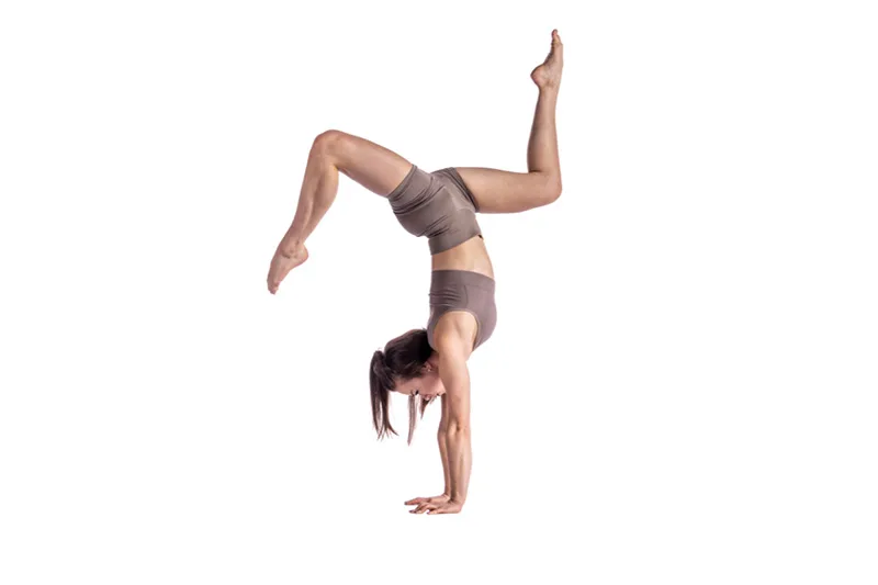 Một số nghiên cứu khoa học về lợi ích của tư thế Handstand trong Yoga