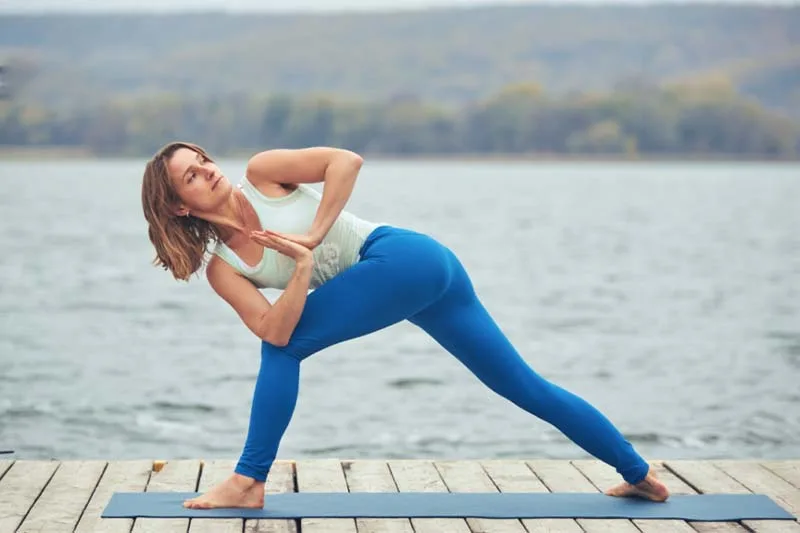 nghiên cứu so sánh các lợi ích của vinyasa yoga với các hình thức khác