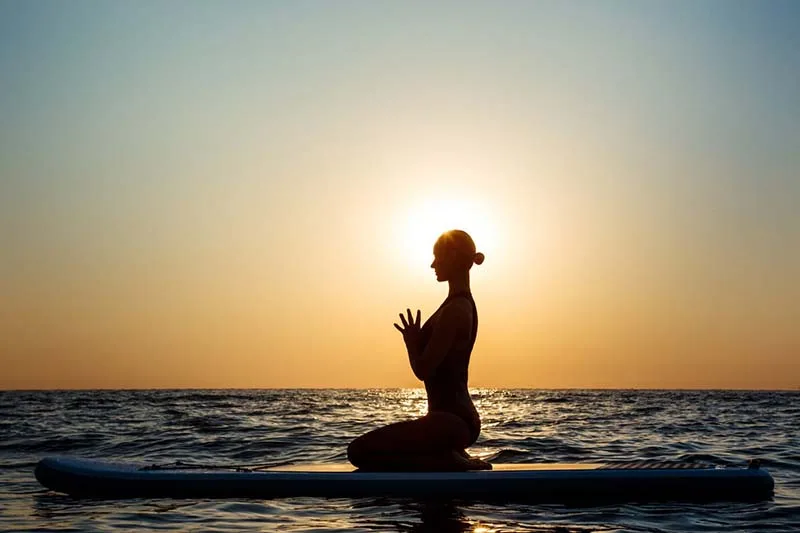 Tập yoga dưới ánh mặt trời