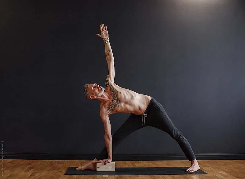 dụng cụ yoga chuyên sâu cho người cao huyết áp
