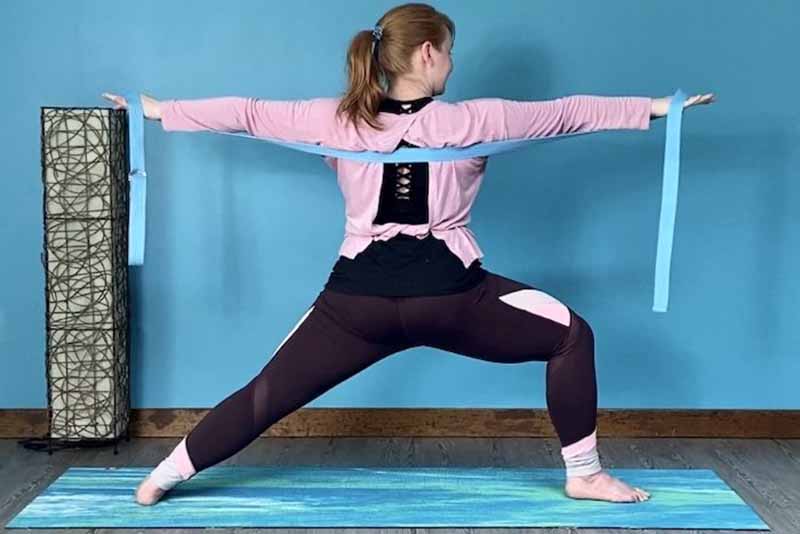 hướng dẫn tư thế chiến binh 2 với dây tập yoga