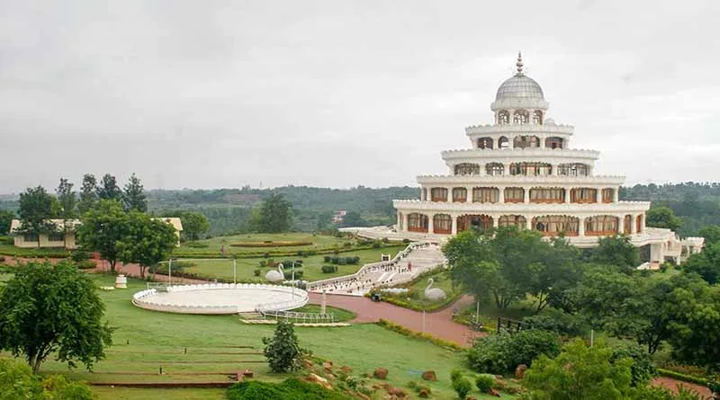 https://yogaismylife.vn/lac-buoc-vao-the-gioi-ashram-kham-pha-nhung-bi-an-chua-duoc-ke/