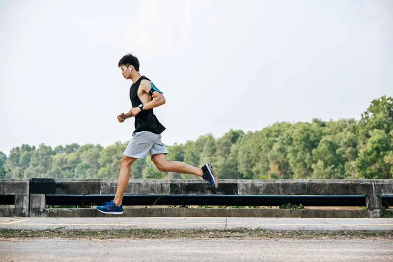 Nghiên cứu chứng minh lợi ích của tư thế con Thằn Lằn với chạy bộ