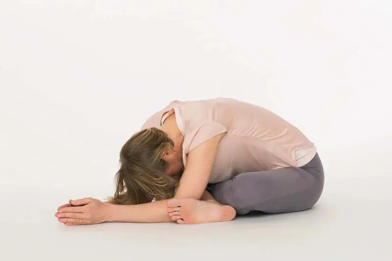 Các tư thế Yin Yoga cơ bản và nâng cao: Thư giãn và giải phóng